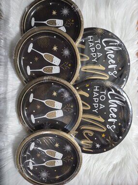 Cheers to a Happy New Year Paper Plates Set
